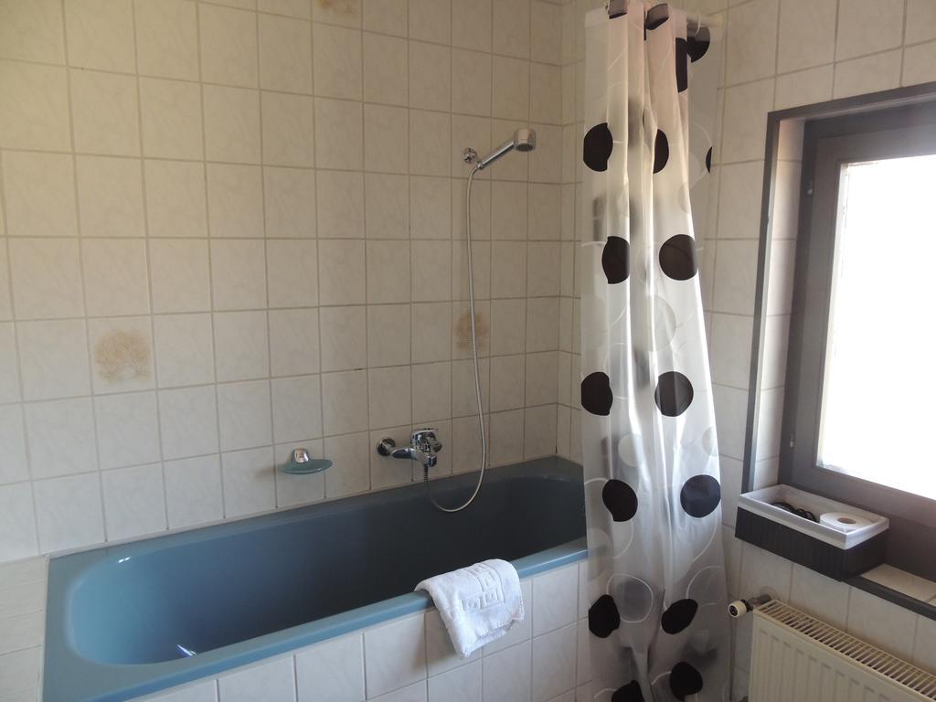 Hotel De La Gare Cousset Quarto foto
